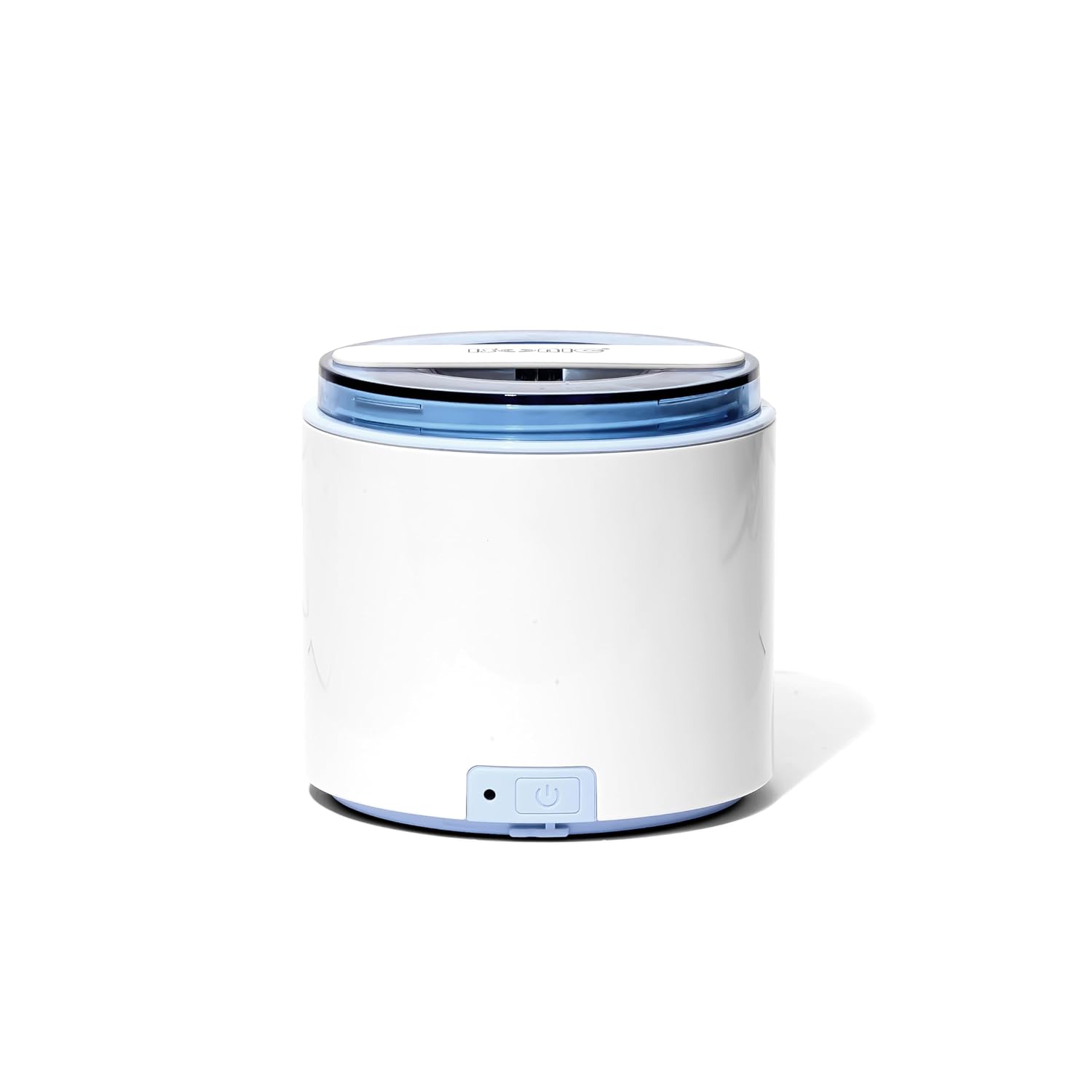 Highlights the overall design, size, and portability of the cleaner as the first impression image.